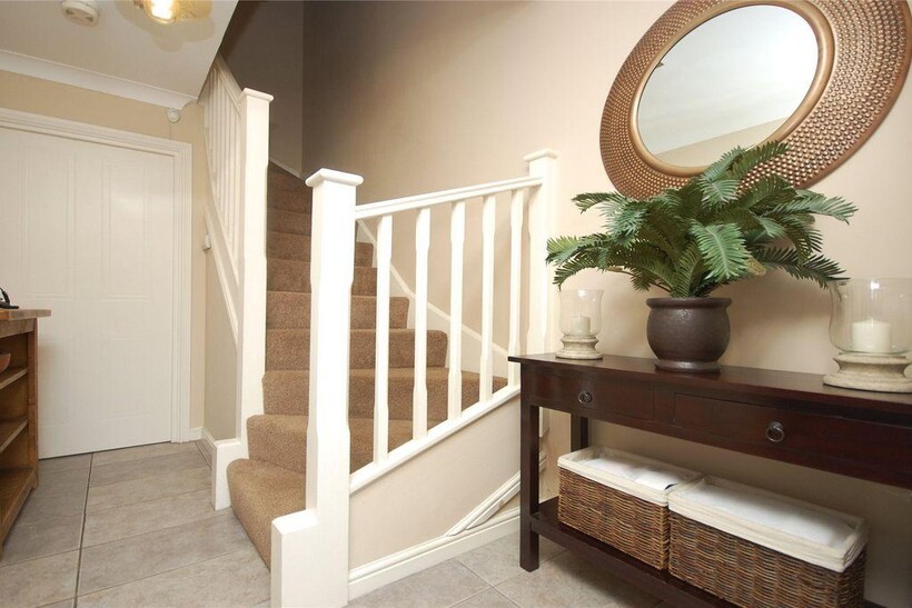 Barking IG11 4 bed semi-detached house to rent - £2,550 pcm (£588 pw)