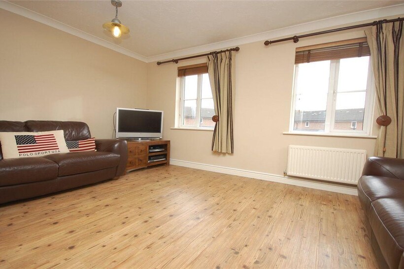 Barking IG11 4 bed semi-detached house to rent - £2,550 pcm (£588 pw)