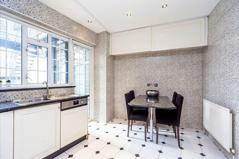 London NW8 5 bed flat to rent - £8,870 pcm (£2,047 pw)