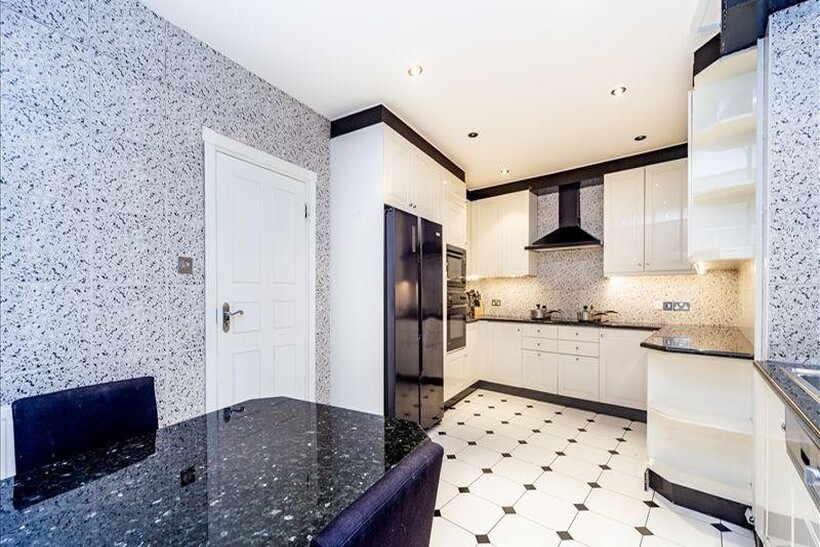 London NW8 5 bed flat to rent - £8,870 pcm (£2,047 pw)