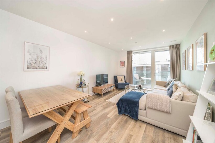 Bridges Court Road, London SW11 1 bed flat to rent - £2,448 pcm (£565 pw)
