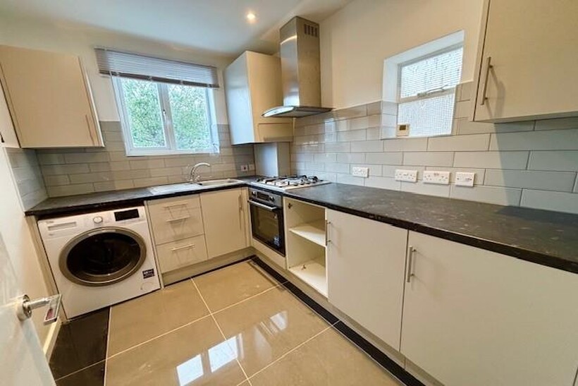 Cobden Road, London SE25 2 bed maisonette to rent - £1,600 pcm (£369 pw)