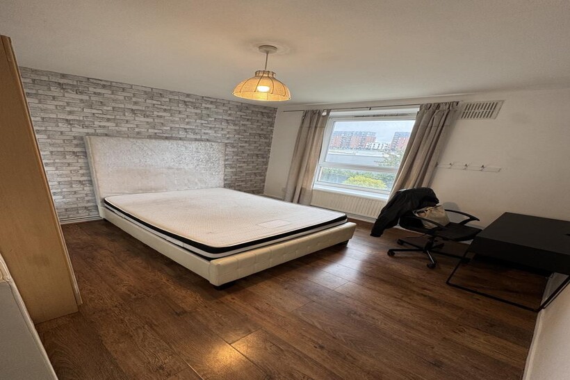 Empson Street, London E3 4 bed flat share to rent - £965 pcm (£223 pw)
