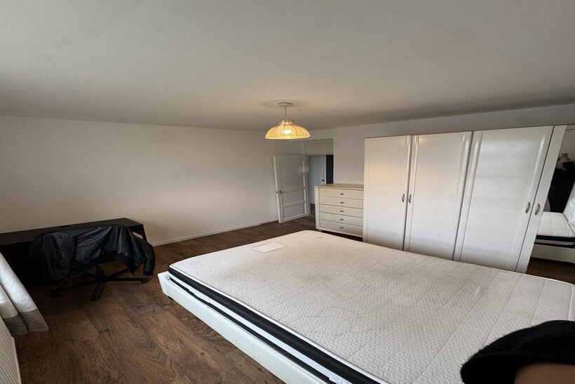 Empson Street, London E3 4 bed flat share to rent - £965 pcm (£223 pw)