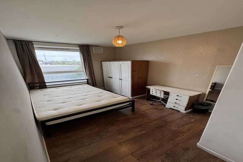Empson Street, London E3 4 bed flat share to rent - £965 pcm (£223 pw)