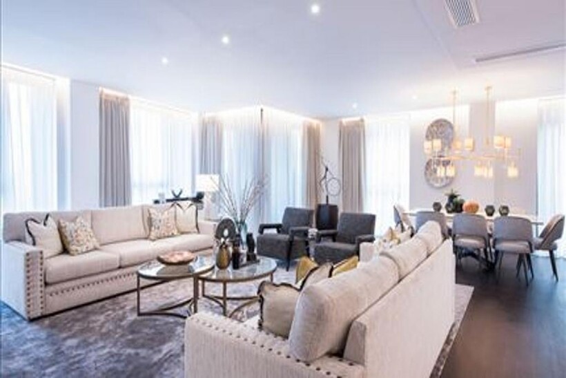 Charles Clowes Walk, London, SW11 3 bed apartment to rent - £11,418 pcm (£2,635 pw)