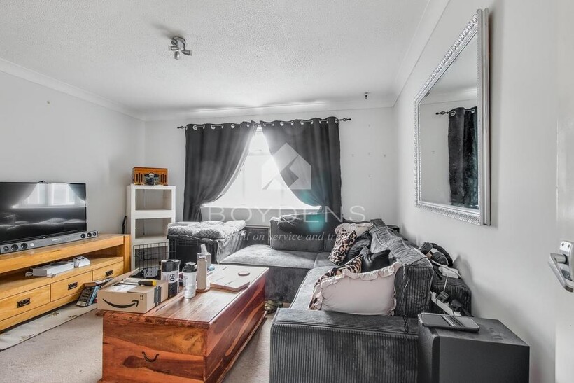 Woodrush End, Colchester CO3 2 bed terraced house to rent - £1,025 pcm (£237 pw)