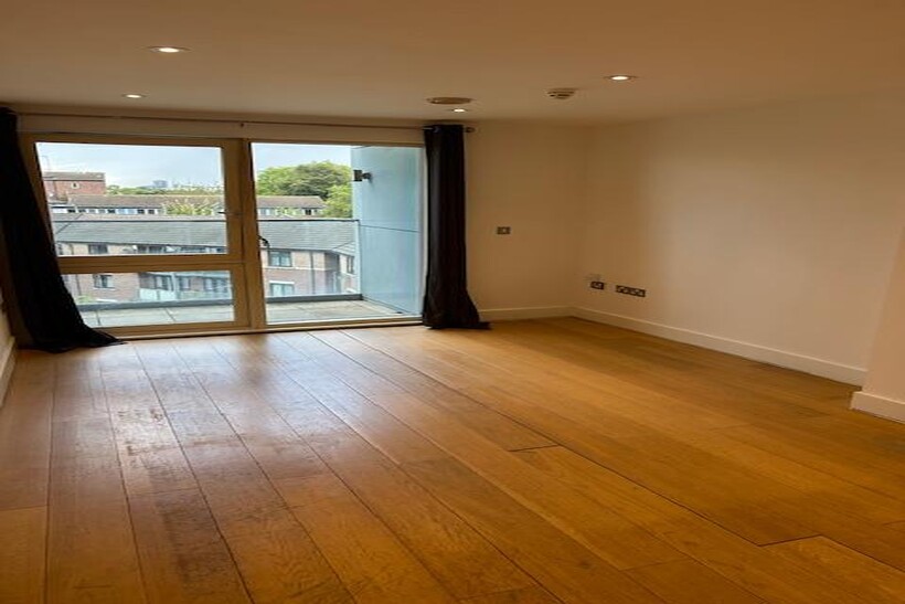 Creek Road, London SE8 2 bed flat to rent - £2,075 pcm (£479 pw)