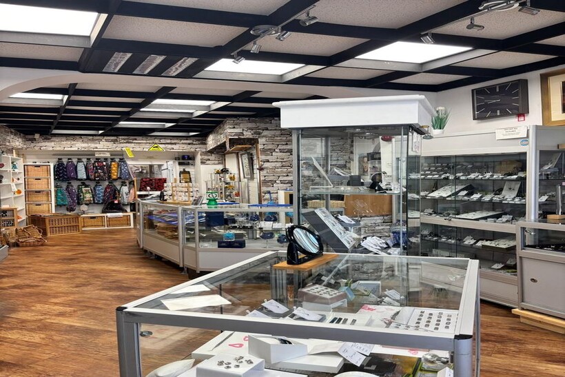 34 Main Street, Keswick, CA12 Retail property (high street) to rent - £2,083 pcm (£481 pw)