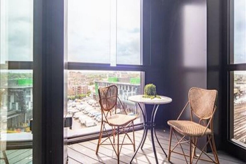 Charles Clowes Walk, London, SW11 2 bed flat to rent - £4,658 pcm (£1,075 pw)