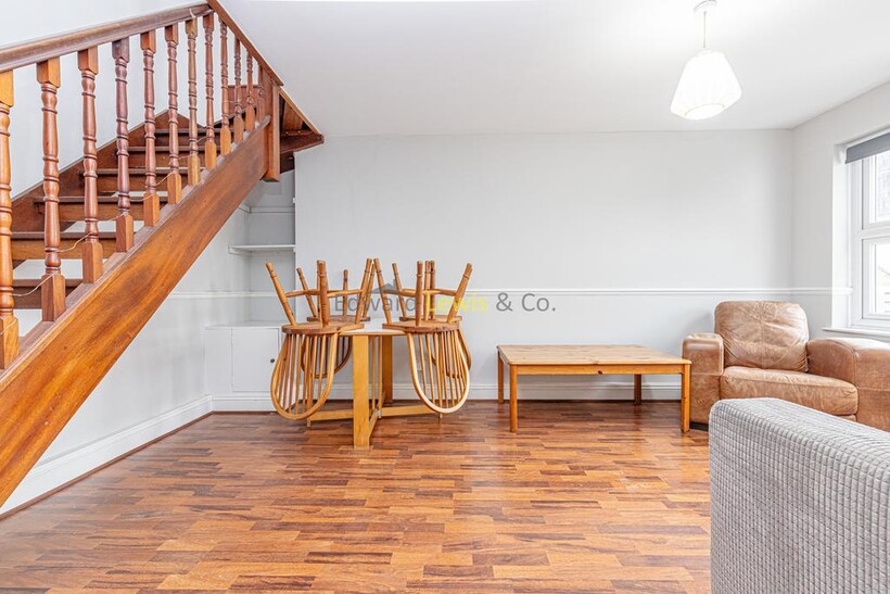 Bethnal Green Road, London E2 2 bed flat to rent - £2,102 pcm (£485 pw)
