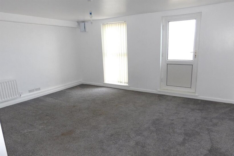 Crosby Street, Maryport, Cumbria... 1 bed flat to rent - £395 pcm (£91 pw)
