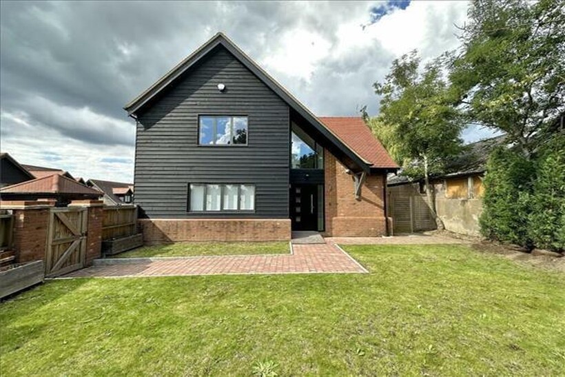 The Stables, Allum Lane, Elstree, WD6 5 bed detached house to rent - £6,895 pcm (£1,591 pw)