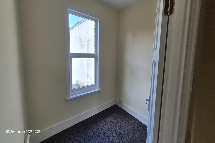 Carlyle Road, London E12 5 bed terraced house to rent - £3,800 pcm (£877 pw)