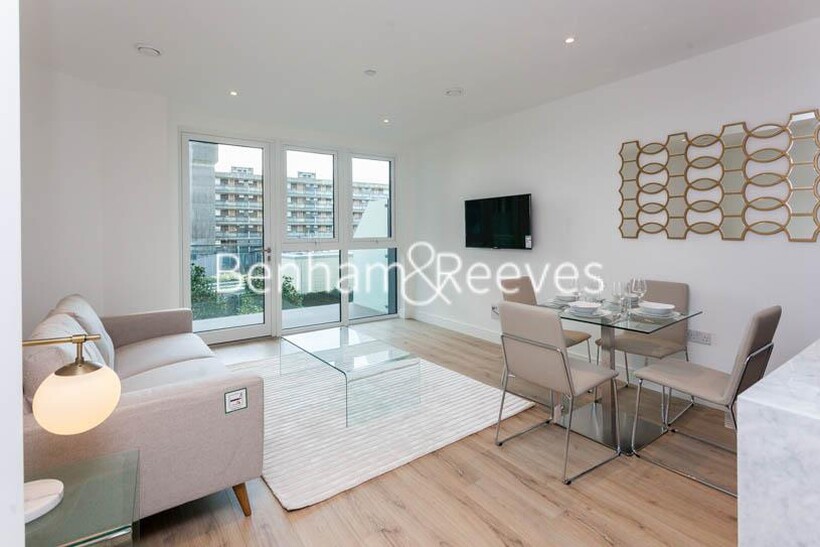 Sovereign Court, Hammersmith W6 2 bed apartment to rent - £3,600 pcm (£831 pw)