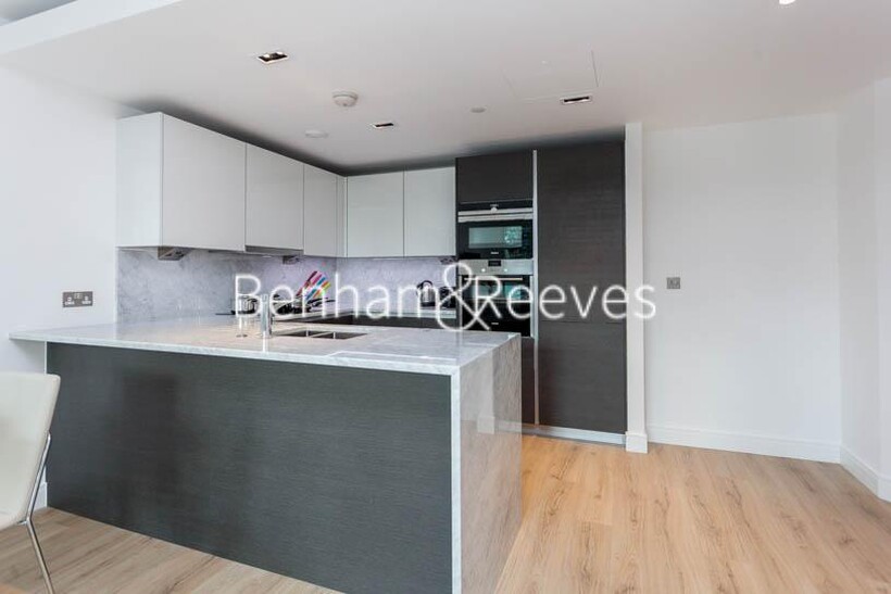 Sovereign Court, Hammersmith W6 2 bed apartment to rent - £3,600 pcm (£831 pw)