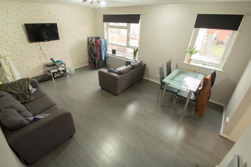 Westfield Court, Hyde Park, Leeds... 1 bed in a house share to rent - £455 pcm (£105 pw)