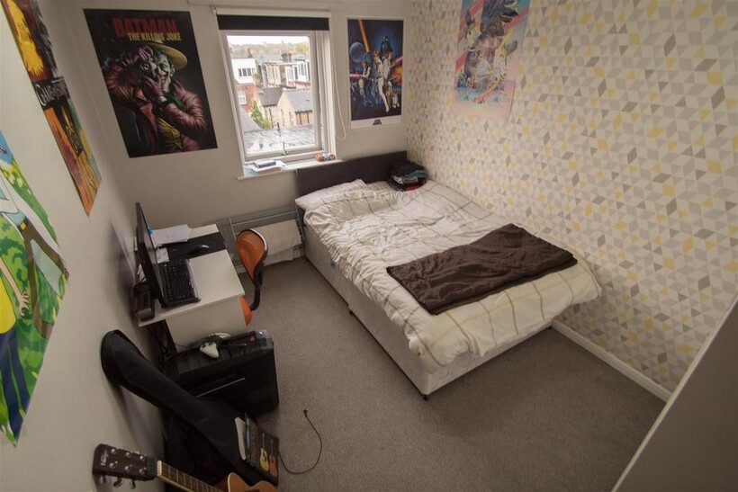 Westfield Court, Hyde Park, Leeds... 1 bed in a house share to rent - £455 pcm (£105 pw)