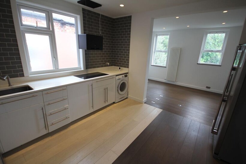 Temple Road, London, NW2 2 bed maisonette to rent - £2,180 pcm (£503 pw)