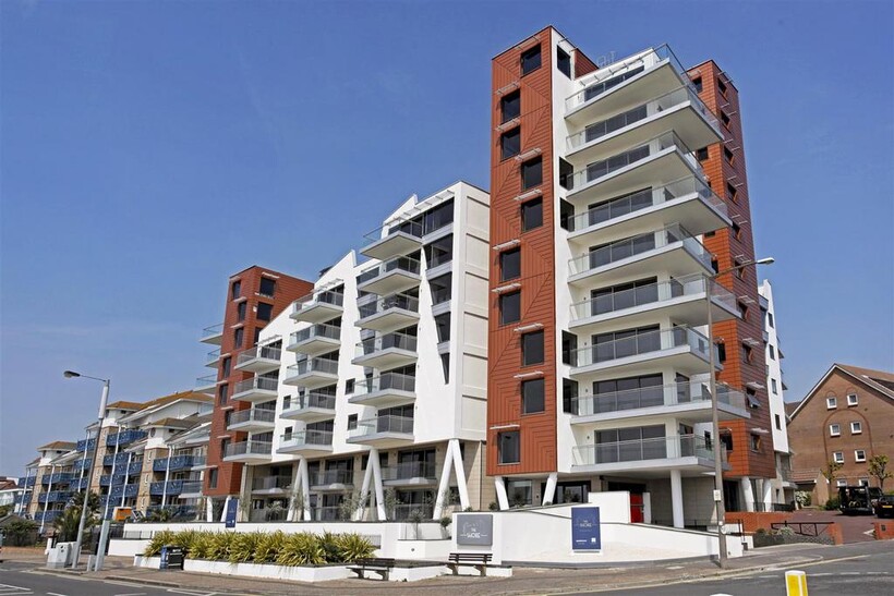 The Leas, Westcliff-On-Sea 2 bed apartment to rent - £2,295 pcm (£530 pw)