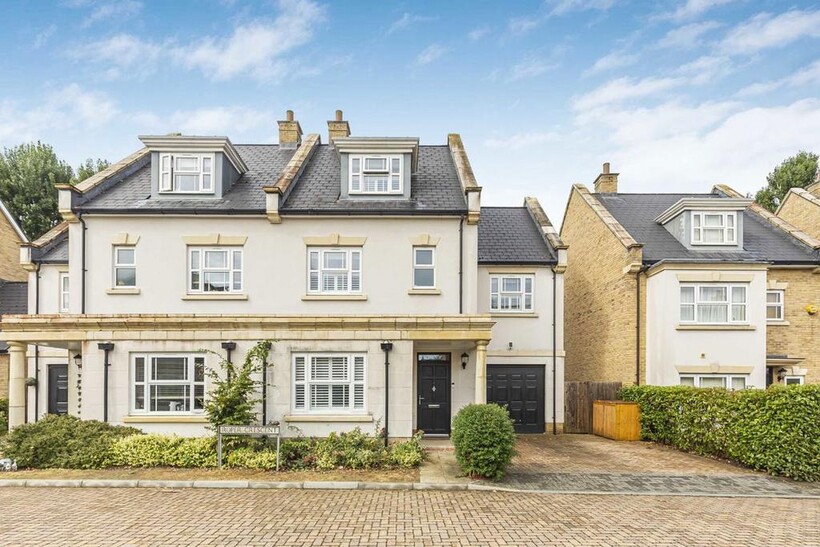 Cagney Close, Sunbury-On-Thames TW16 5 bed house to rent - £3,695 pcm (£853 pw)