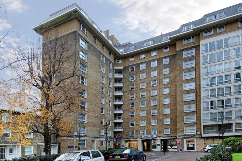 St. Johns Wood Park, London, NW8 3 bed flat to rent - £4,749 pcm (£1,096 pw)
