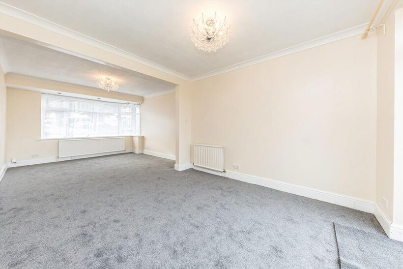 Cleveley Crescent, London W5 3 bed terraced house to rent - £2,691 pcm (£621 pw)