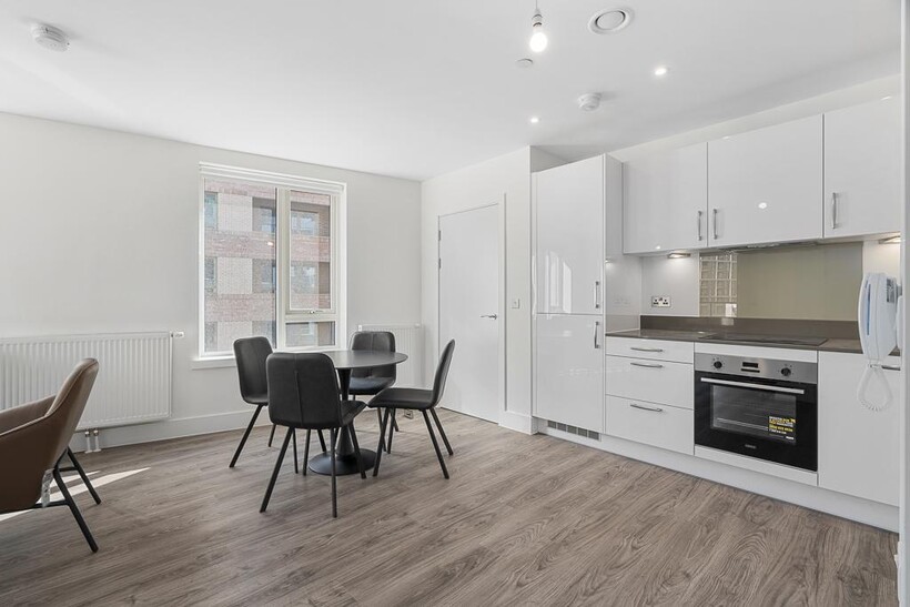 Fortunes Dock, Canning Town London E16 2 bed apartment to rent - £2,525 pcm (£583 pw)