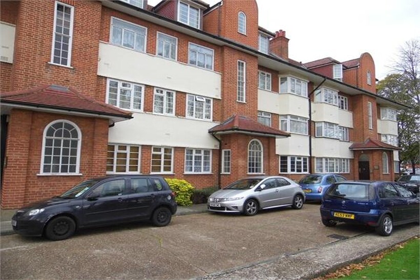 Imperial Court, HARROW HA2 2 bed flat to rent - £1,700 pcm (£392 pw)