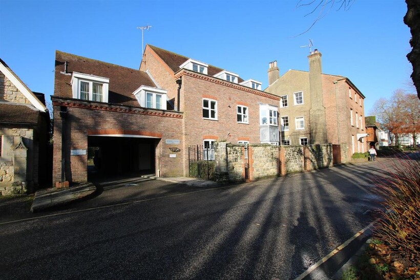 Causeway, Horsham 1 bed apartment to rent - £965 pcm (£223 pw)