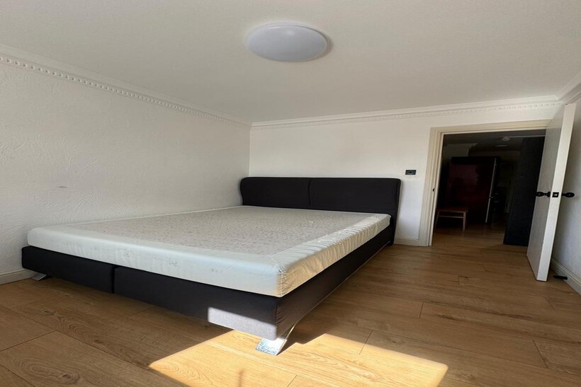 Commercial Road, London E1 3 bed apartment to rent - £3,750 pcm (£865 pw)