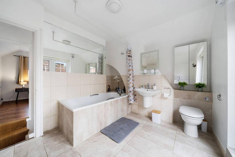 Agincourt Road, Hampstead, London, NW3 4 bed house to rent - £11,267 pcm (£2,600 pw)