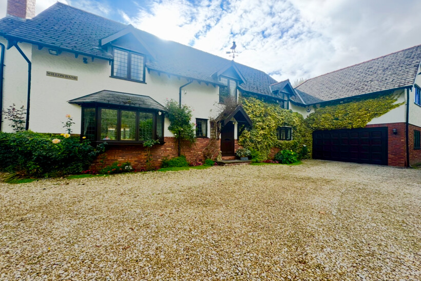 Pitts House Lane, Southport PR9 4 bed detached house to rent - £60,667 pcm (£14,000 pw)