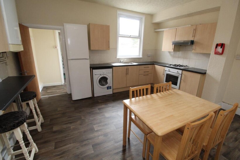 (3 BED) Beeston Road, Nottingham NG7 3 bed terraced house to rent - £1,235 pcm (£285 pw)