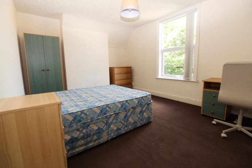 (3 BED) Beeston Road, Nottingham NG7 3 bed terraced house to rent - £1,235 pcm (£285 pw)