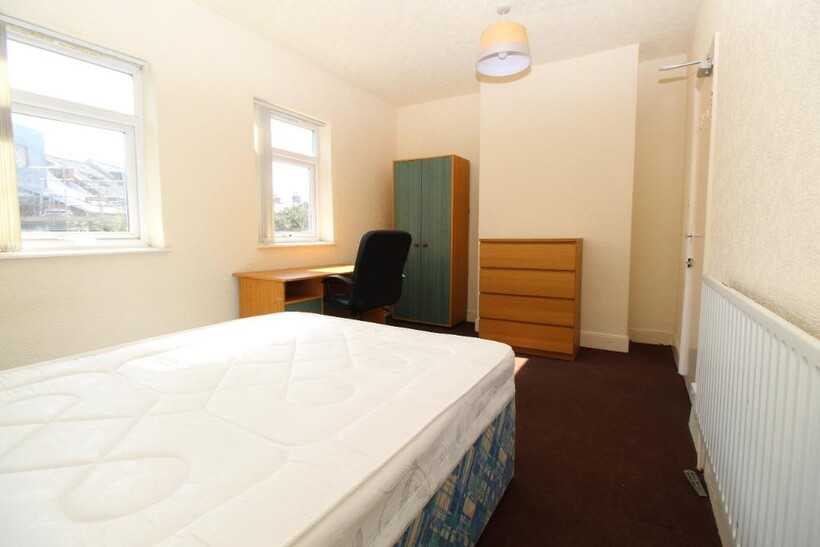 (3 BED) Beeston Road, Nottingham NG7 3 bed terraced house to rent - £1,235 pcm (£285 pw)