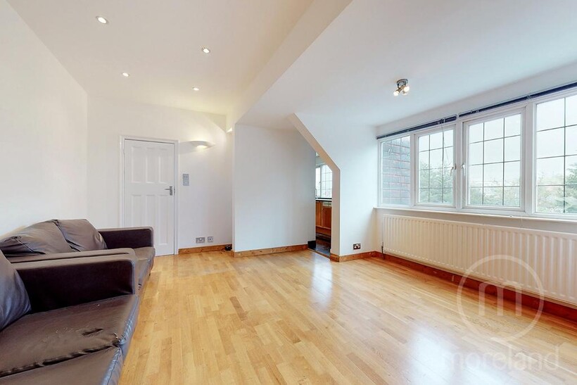 Finchley Road, Golders Green, London... 2 bed flat to rent - £2,350 pcm (£542 pw)
