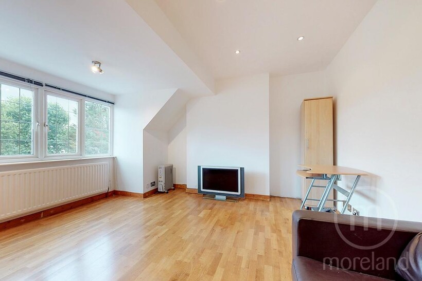 Finchley Road, Golders Green, London... 2 bed flat to rent - £2,350 pcm (£542 pw)