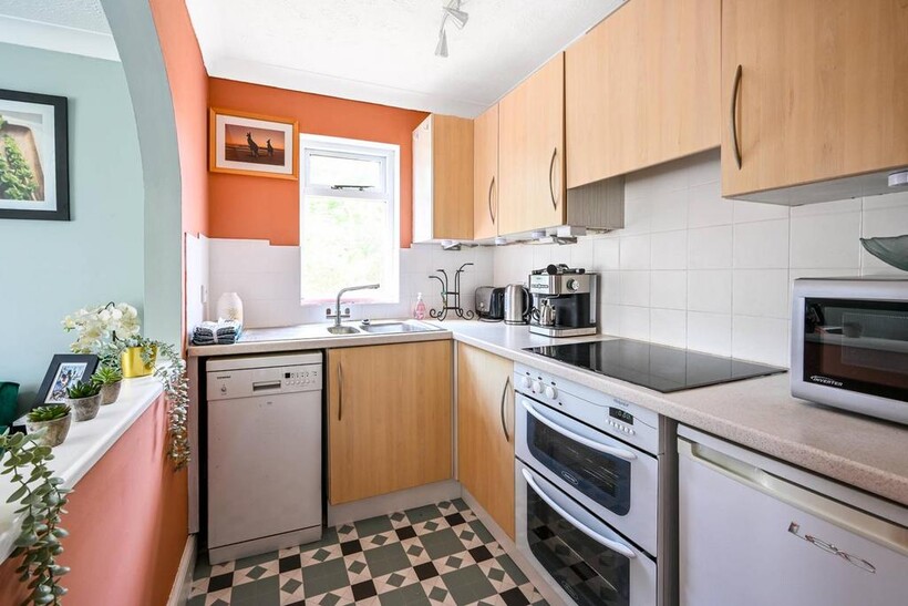 Ladygrove Drive, Burpham, Guildford, GU4 2 bed maisonette to rent - £1,990 pcm (£459 pw)