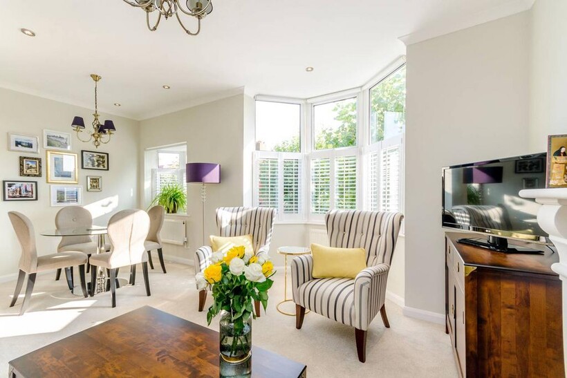 Chatsworth Avenue, Wimbledon, London... 2 bed maisonette to rent - £3,749 pcm (£865 pw)