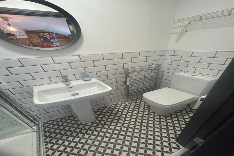 Room 5 1 bed in a house share to rent - £477 pcm (£110 pw)