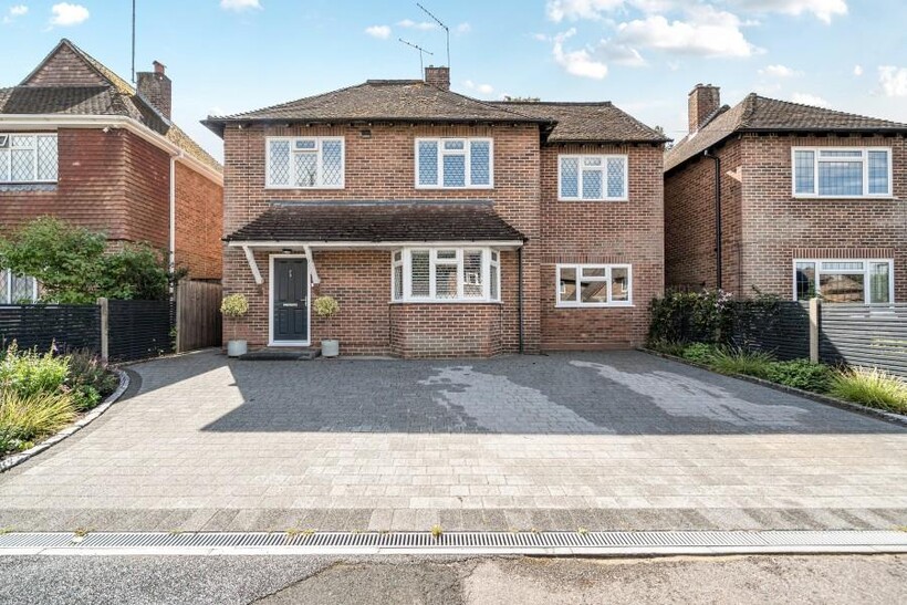 Pyrford, Surrey, GU22 5 bed detached house to rent - £4,250 pcm (£981 pw)