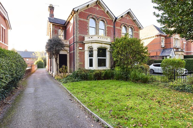 Linden Court, Cavendish Grove... 1 bed apartment to rent - £990 pcm (£228 pw)