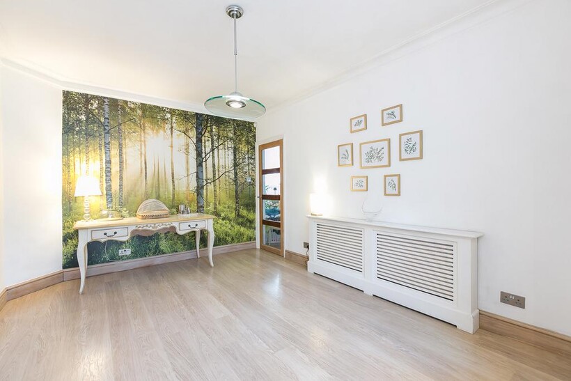 Hampstead Gardens, London NW11 4 bed semi-detached house to rent - £4,498 pcm (£1,038 pw)