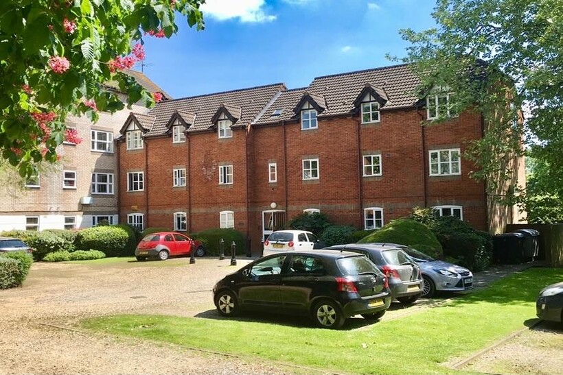Rembrandt Way, Reading. RG1 1 bed in a house share to rent - £900 pcm (£208 pw)