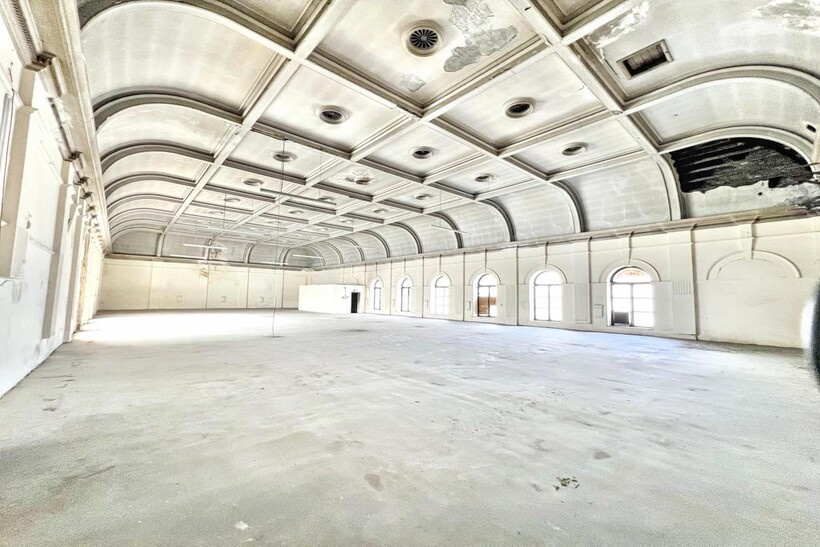 LANDMARK COMMERCIAL BUILDING in the Heart of Newp