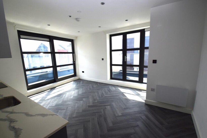 1 bedroom Second Floor Apartment in the Vibrant H