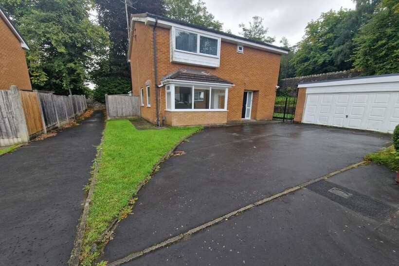 Carrs Wood, Blackburn. Lancs. BB2 6QL 3 bed detached house to rent - £1,600 pcm (£369 pw)