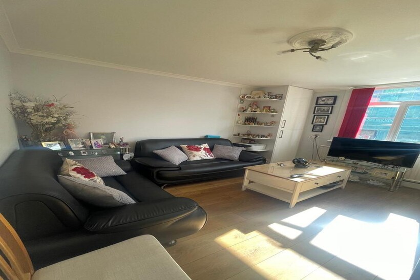 Beaconsfield Road, Southall UB1 1 bed flat to rent - £1,425 pcm (£329 pw)