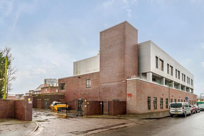 99 Staines Road West... Property to rent - £833 pcm (£192 pw)